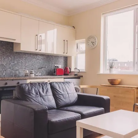 Bright & Modern 2bed In City Centre Apt 3